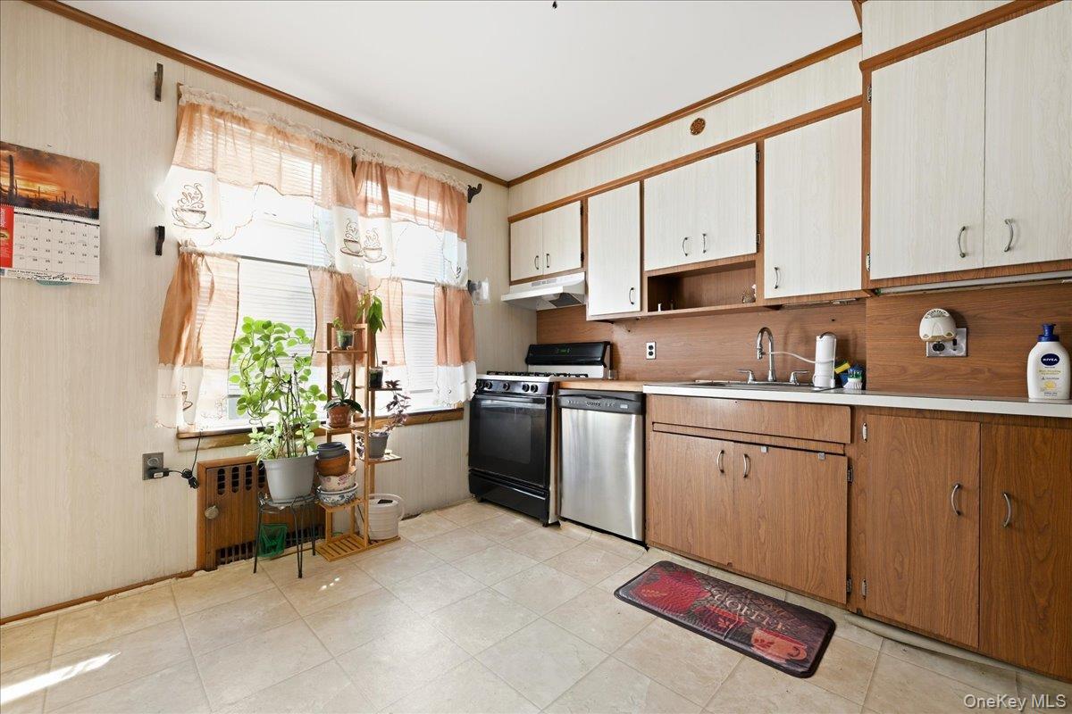 7733 79th Place Property Photo 8