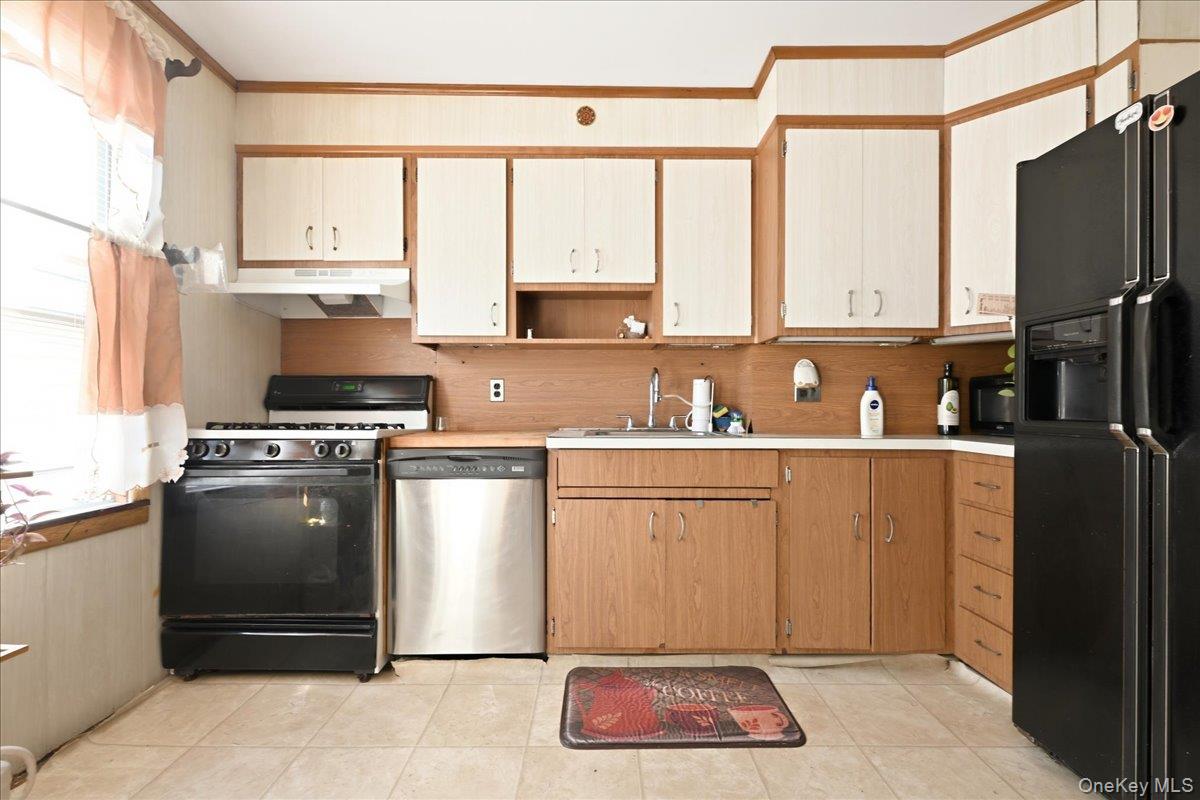 7733 79th Place Property Photo 9