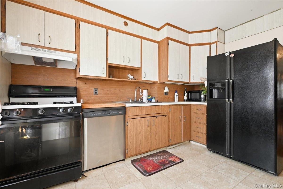 7733 79th Place Property Photo 10