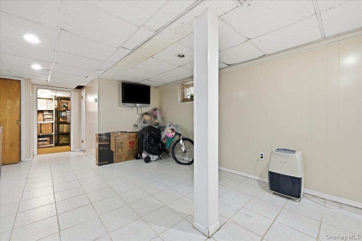 7733 79th Place Property Photo 14