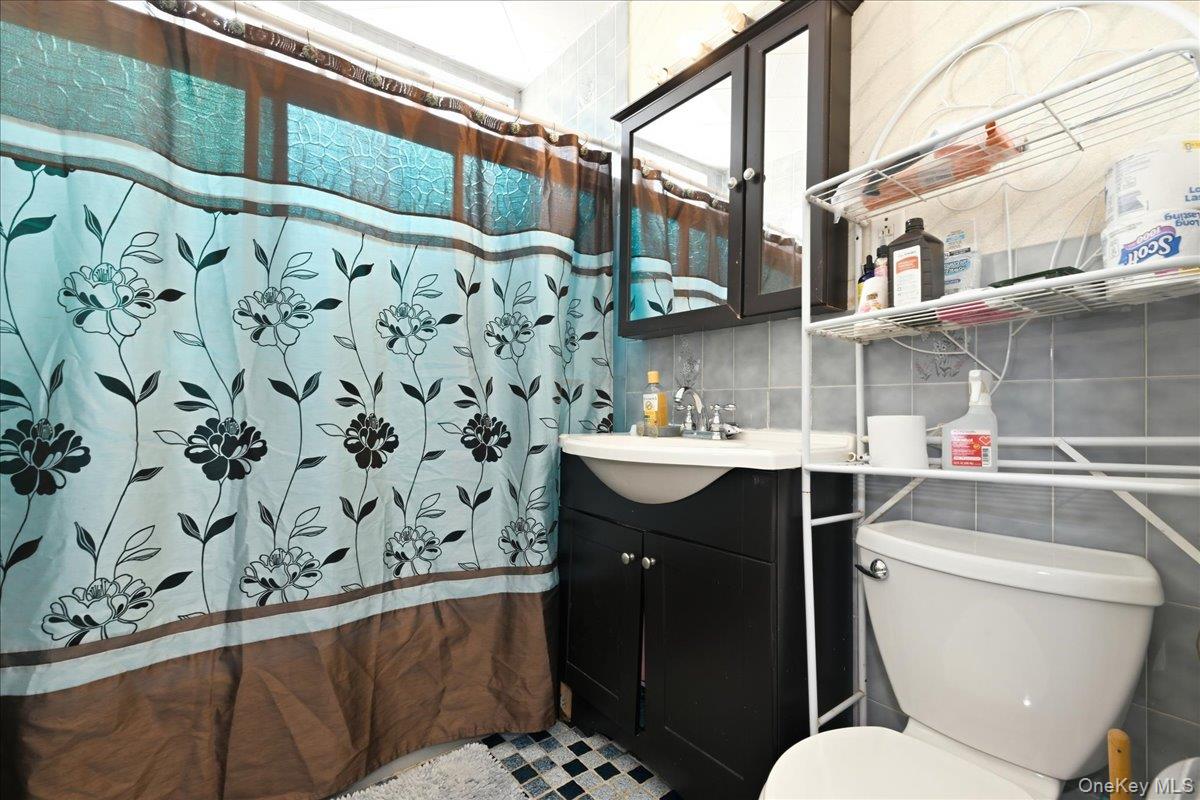 7733 79th Place Property Photo 15