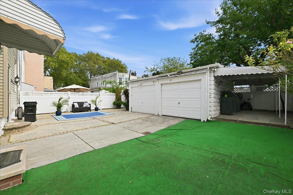 7733 79th Place Property Photo 19