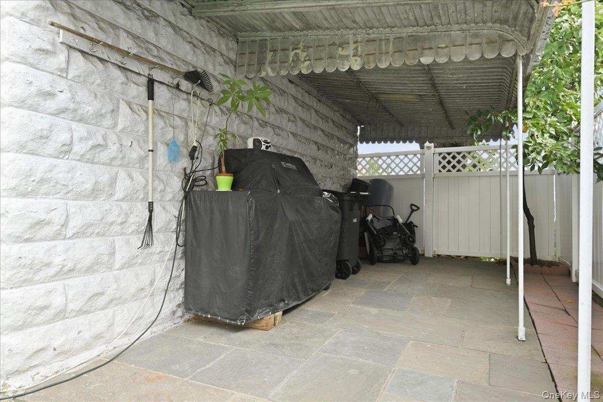 7733 79th Place Property Photo 20