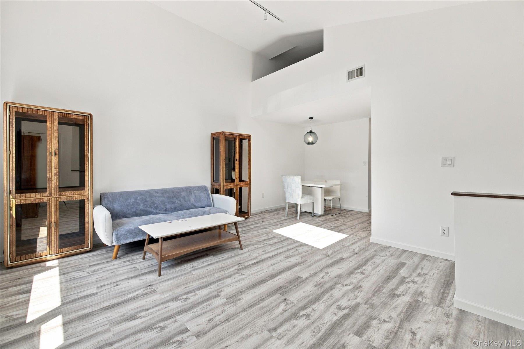 537 E Broadway 201 Property Photo 5