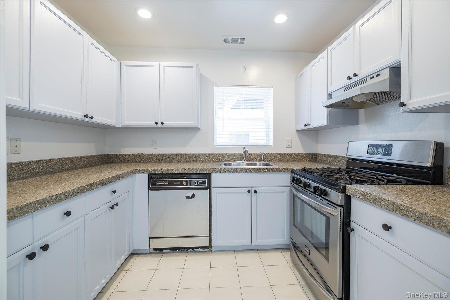 537 E Broadway 201 Property Photo 9