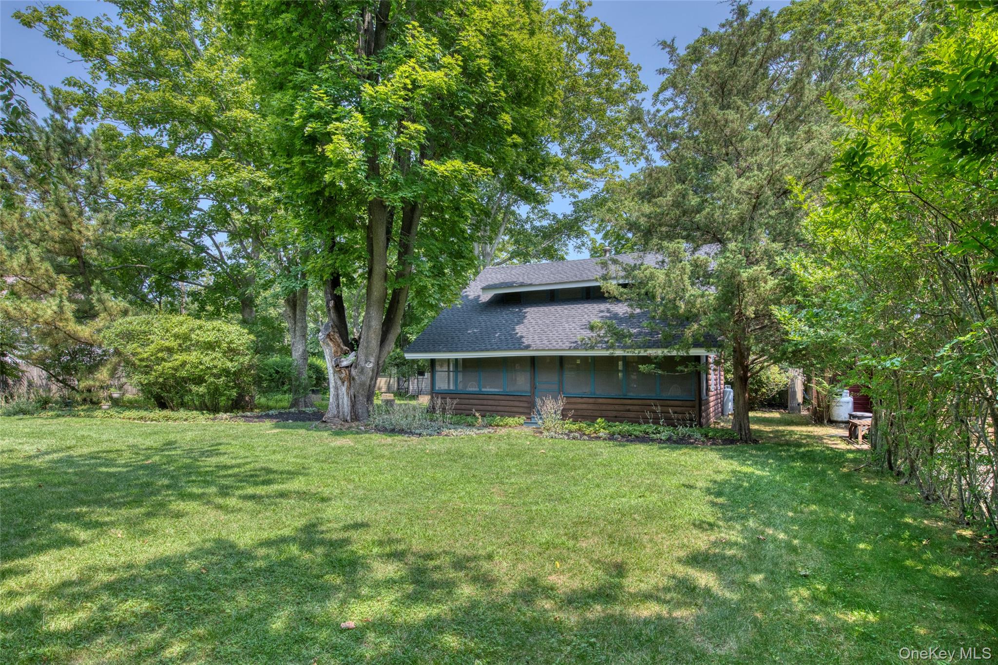 44 (1180) Sound Road Property Photo 1