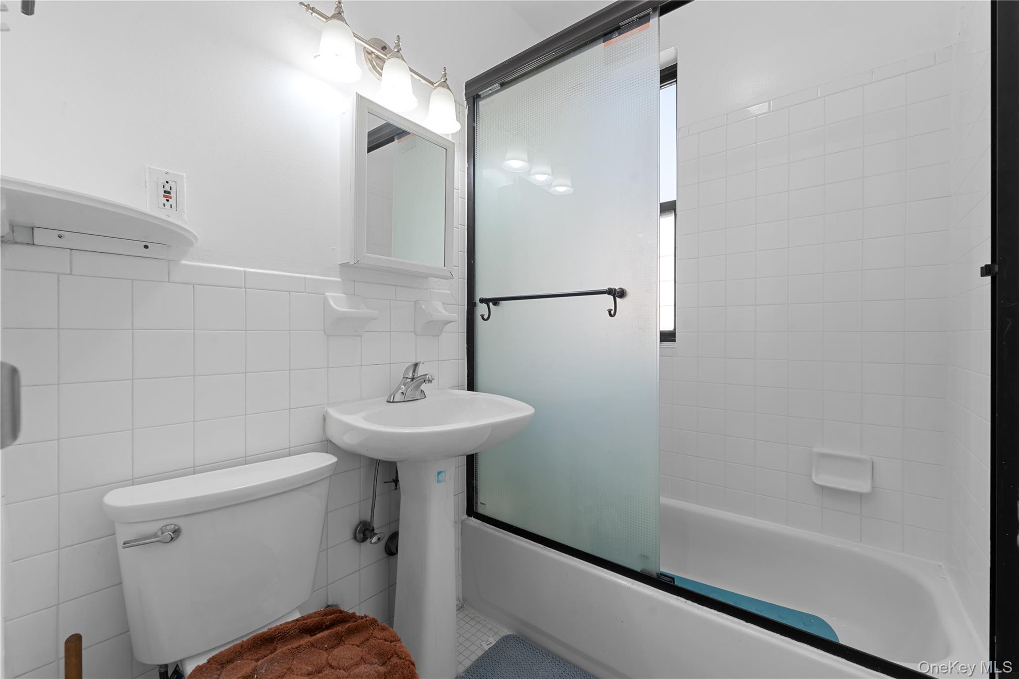 941 Jerome Avenue 11g Property Photo 4