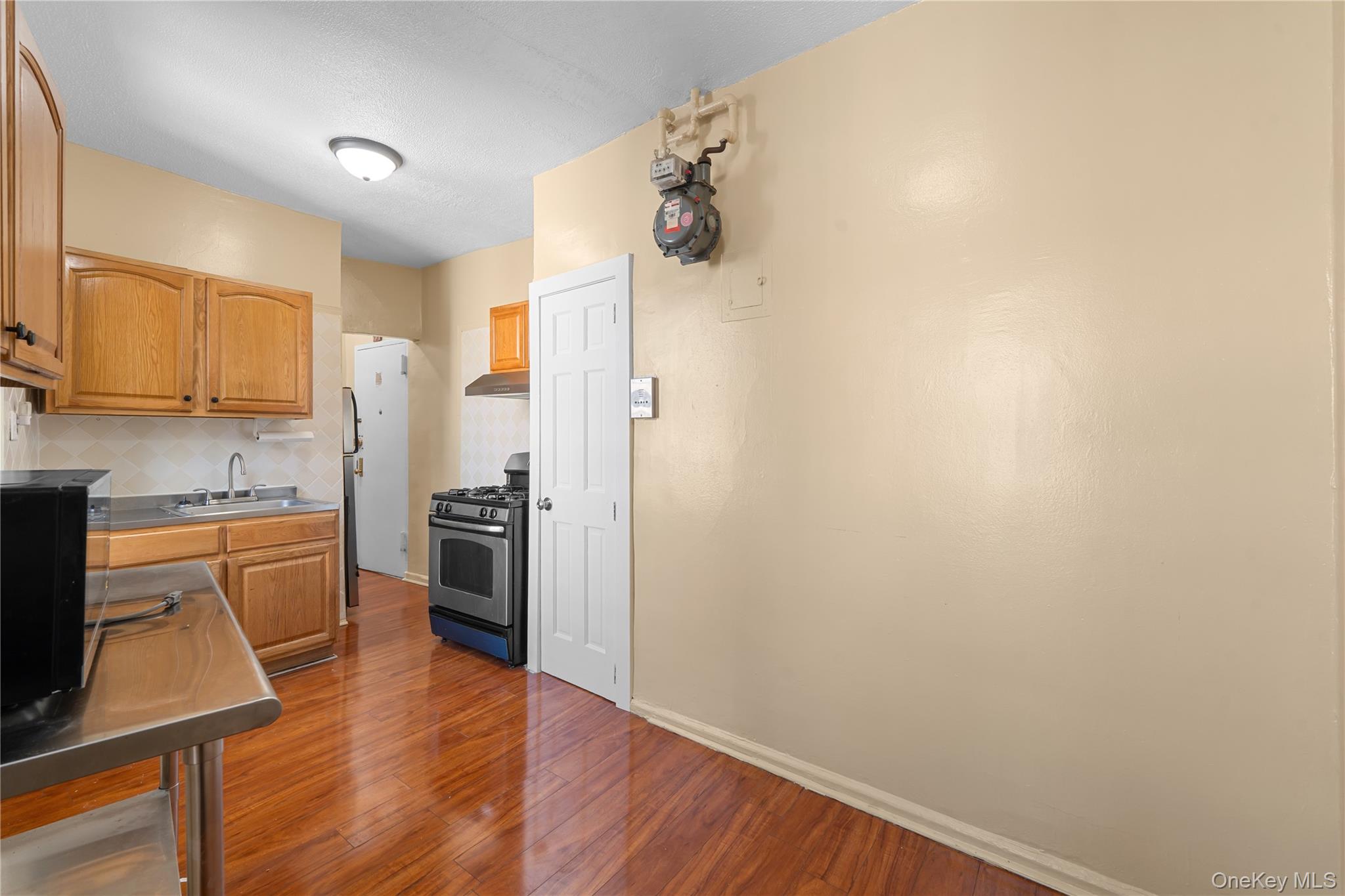 941 Jerome Avenue 11g Property Photo 8