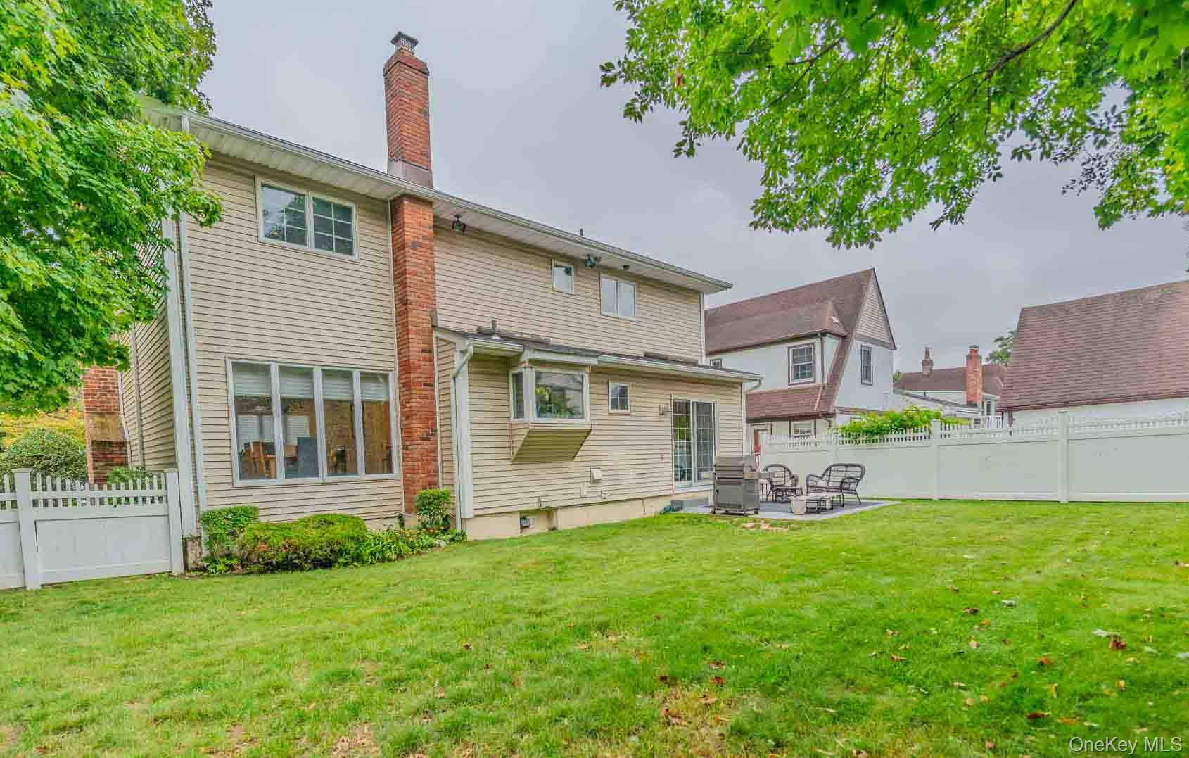 19 Howland Road Property Photo 30