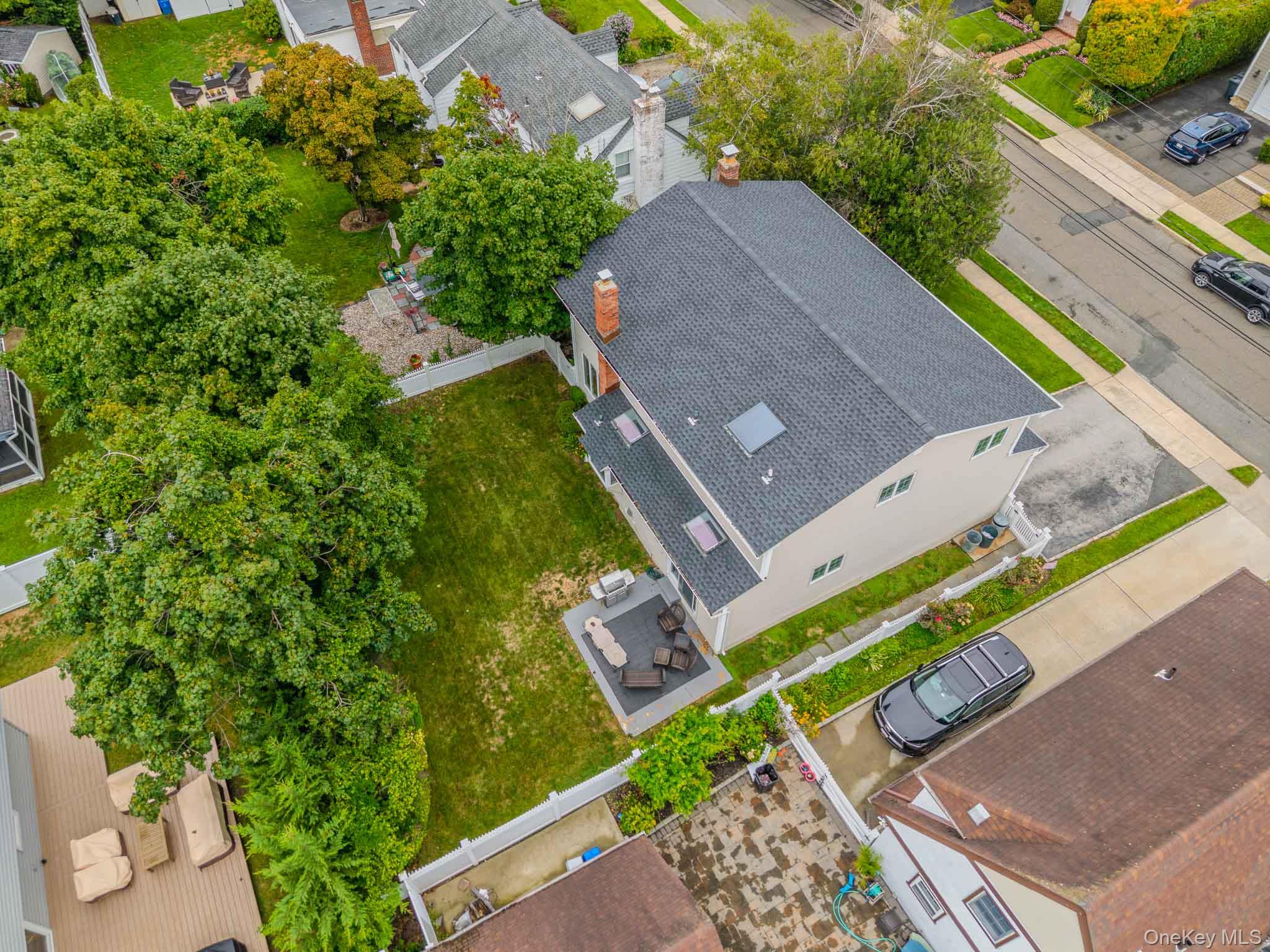 19 Howland Road Property Photo 32