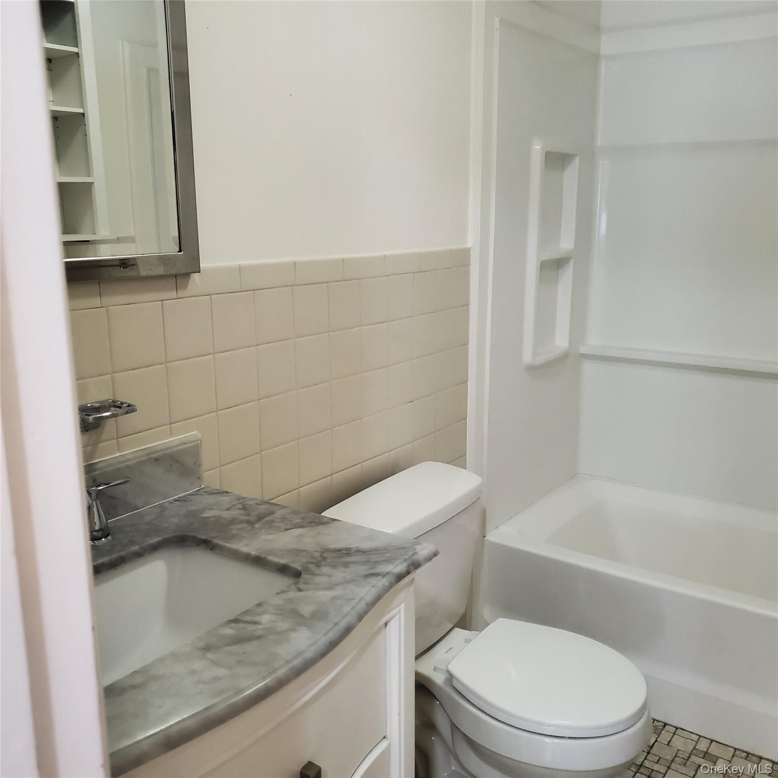 160 W West Road B19 Property Photo 8