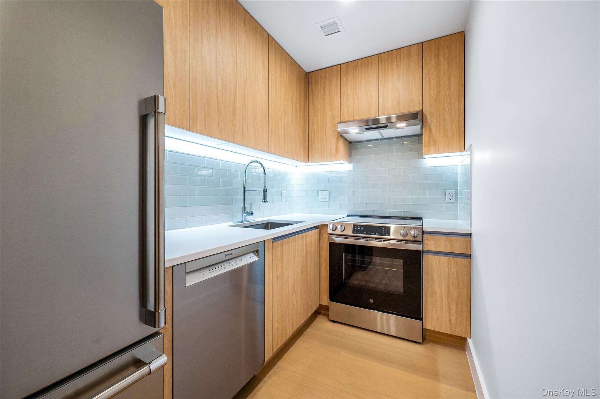 150-02 Northern Boulevard 4k Property Photo 4