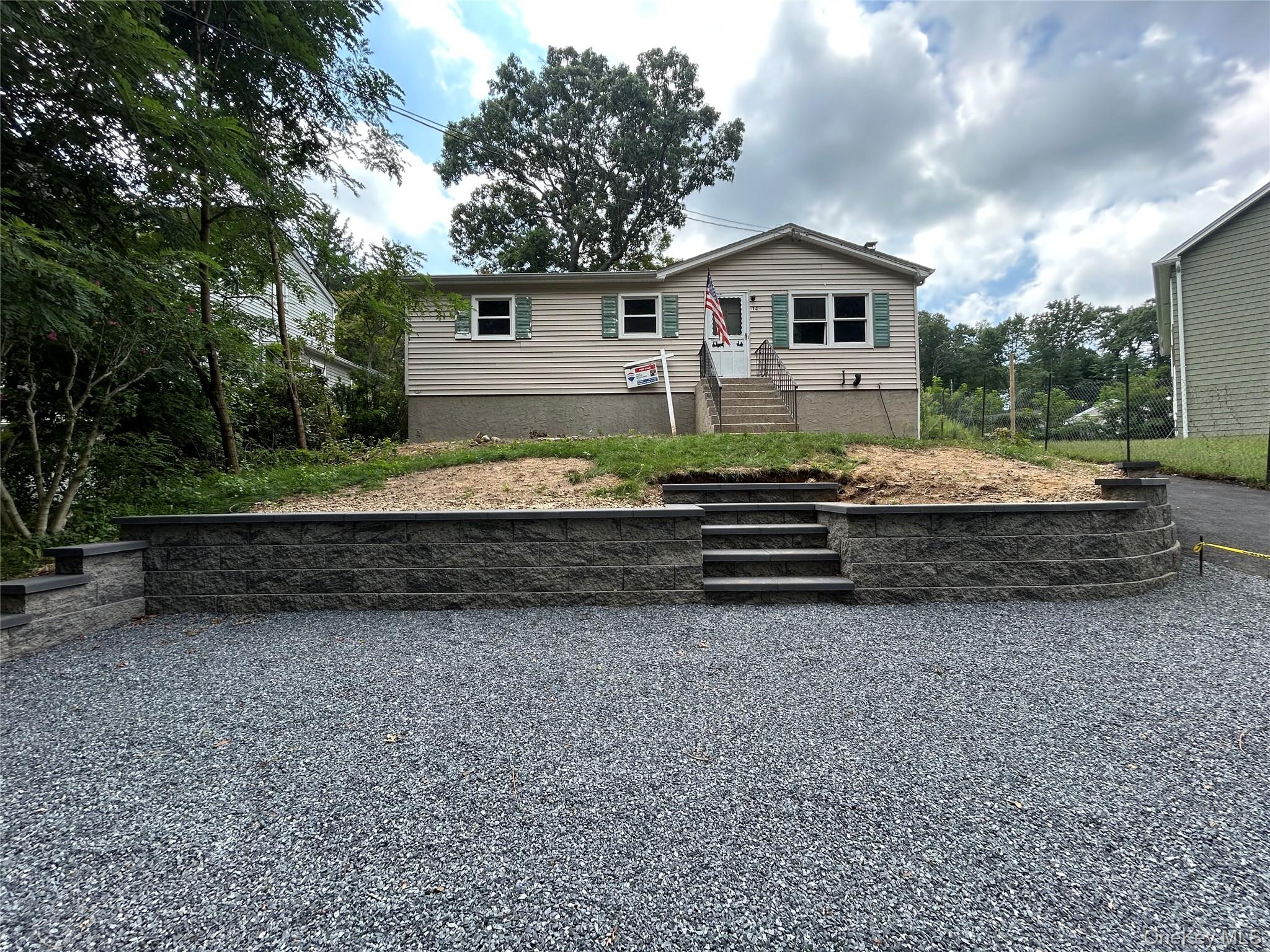 142 New York Avenue Property Photo 1