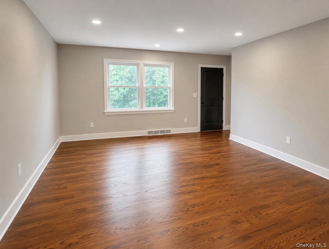 142 New York Avenue Property Photo 4