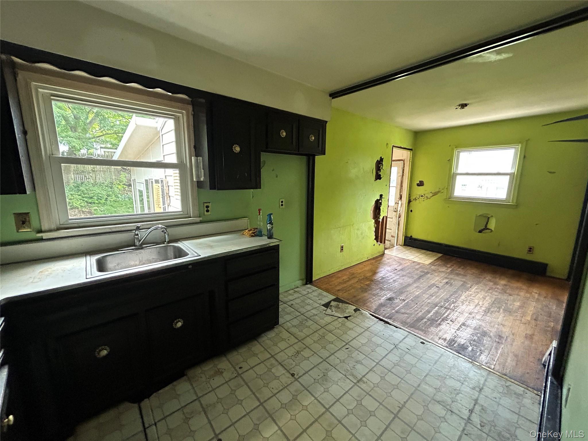 142 New York Avenue Property Photo 11