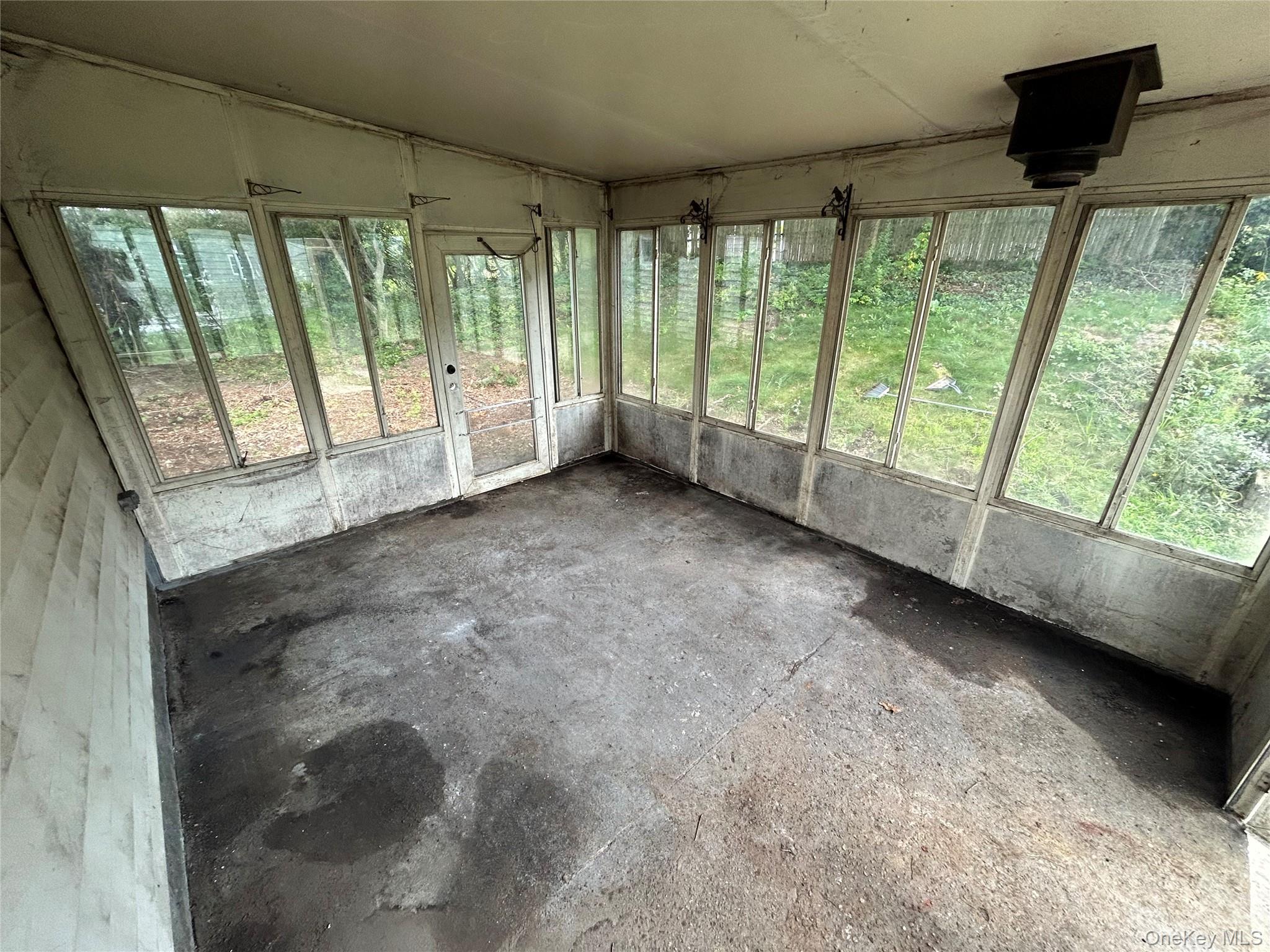 142 New York Avenue Property Photo 19