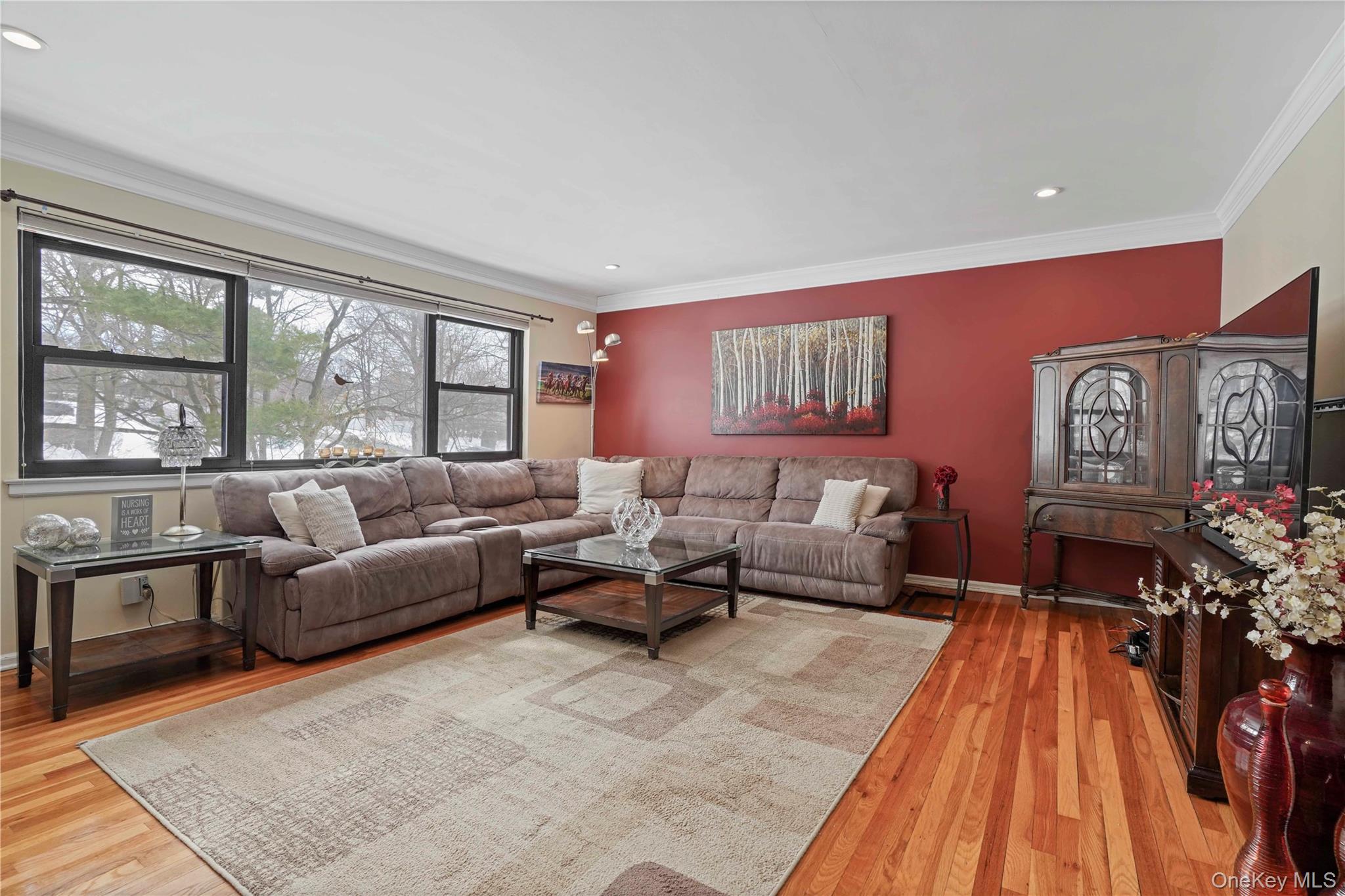 113 Beacon Hill Dr E25 Property Photo 4