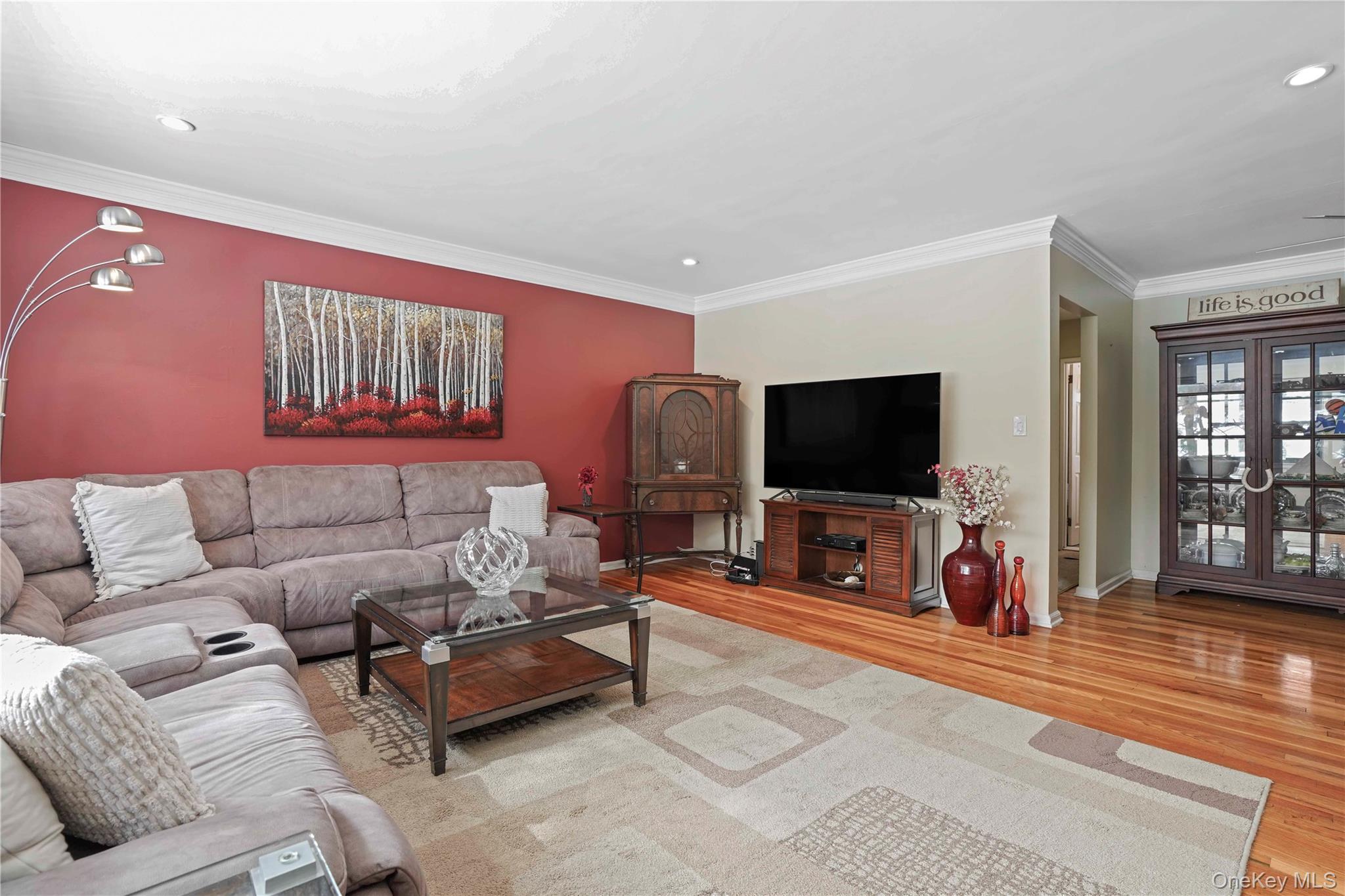 113 Beacon Hill Dr E25 Property Photo 5