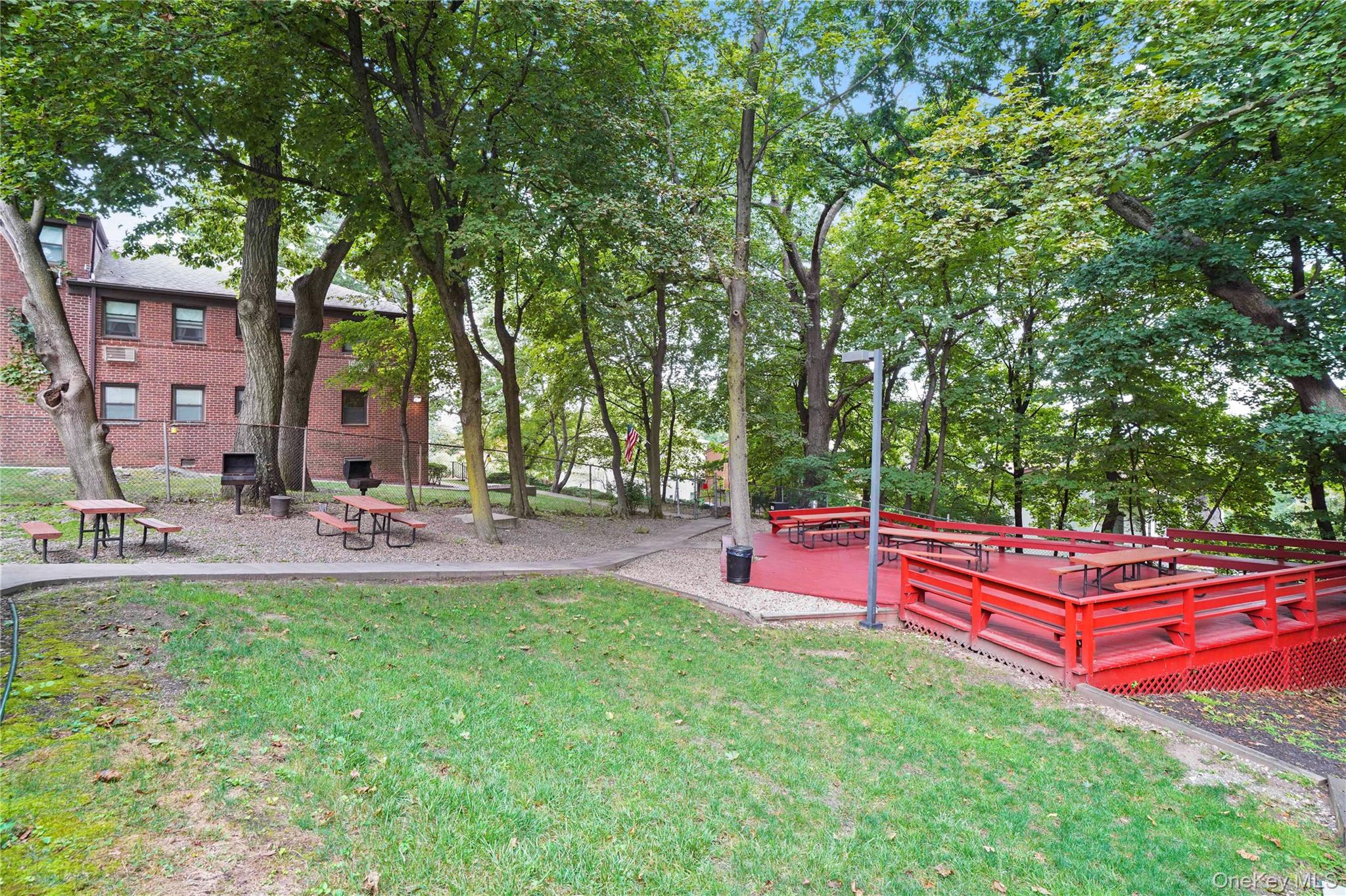 113 Beacon Hill Dr E25 Property Photo 19
