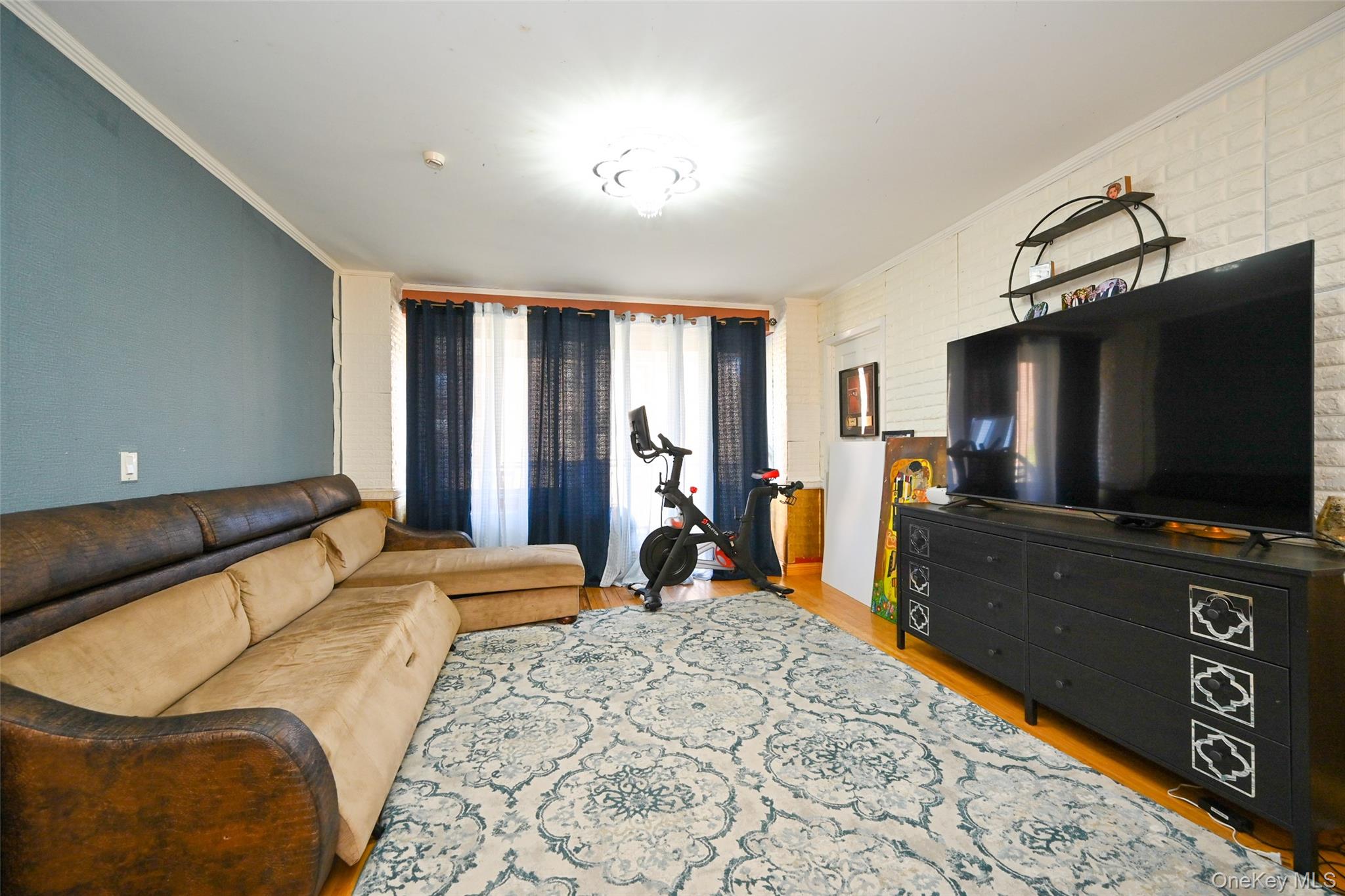 85-15 Main Street 4i Property Photo 3