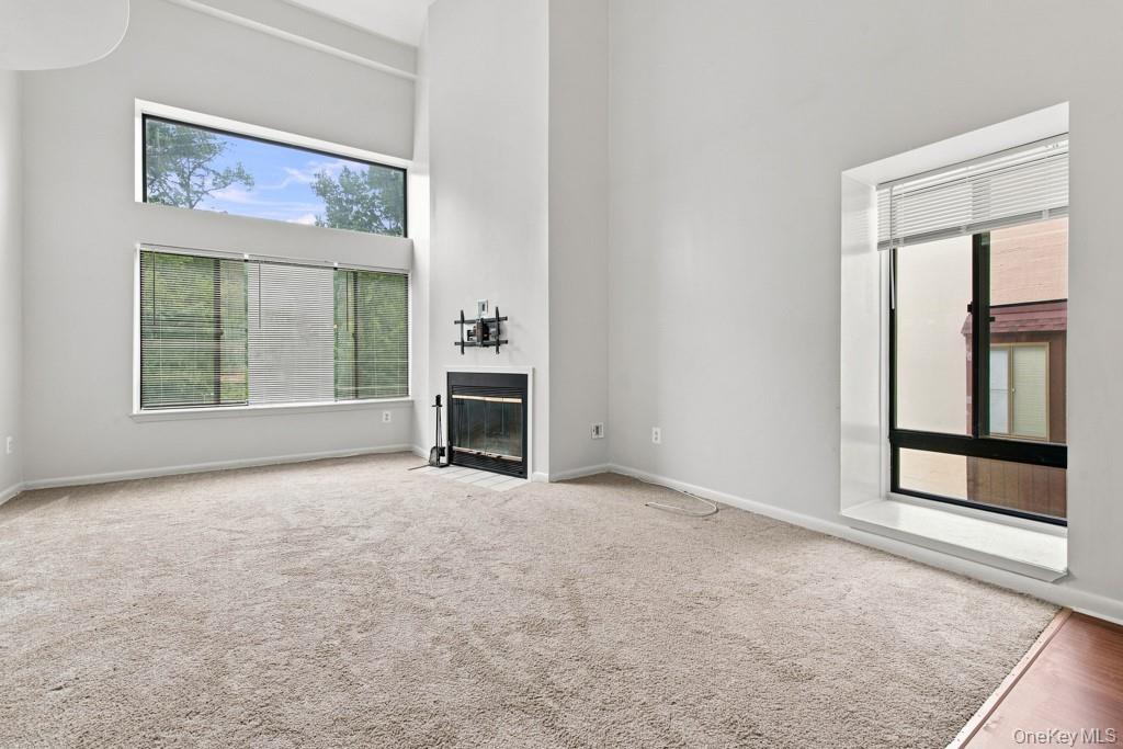 352 N Greeley Avenue Property Photo 6