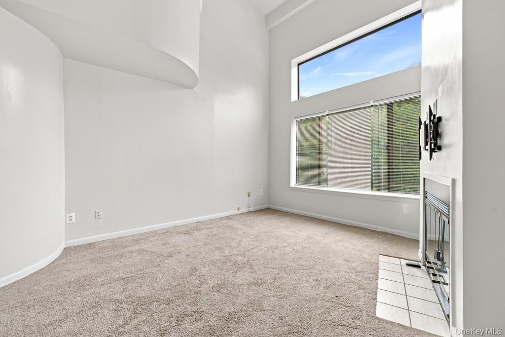 352 N Greeley Avenue Property Photo 8