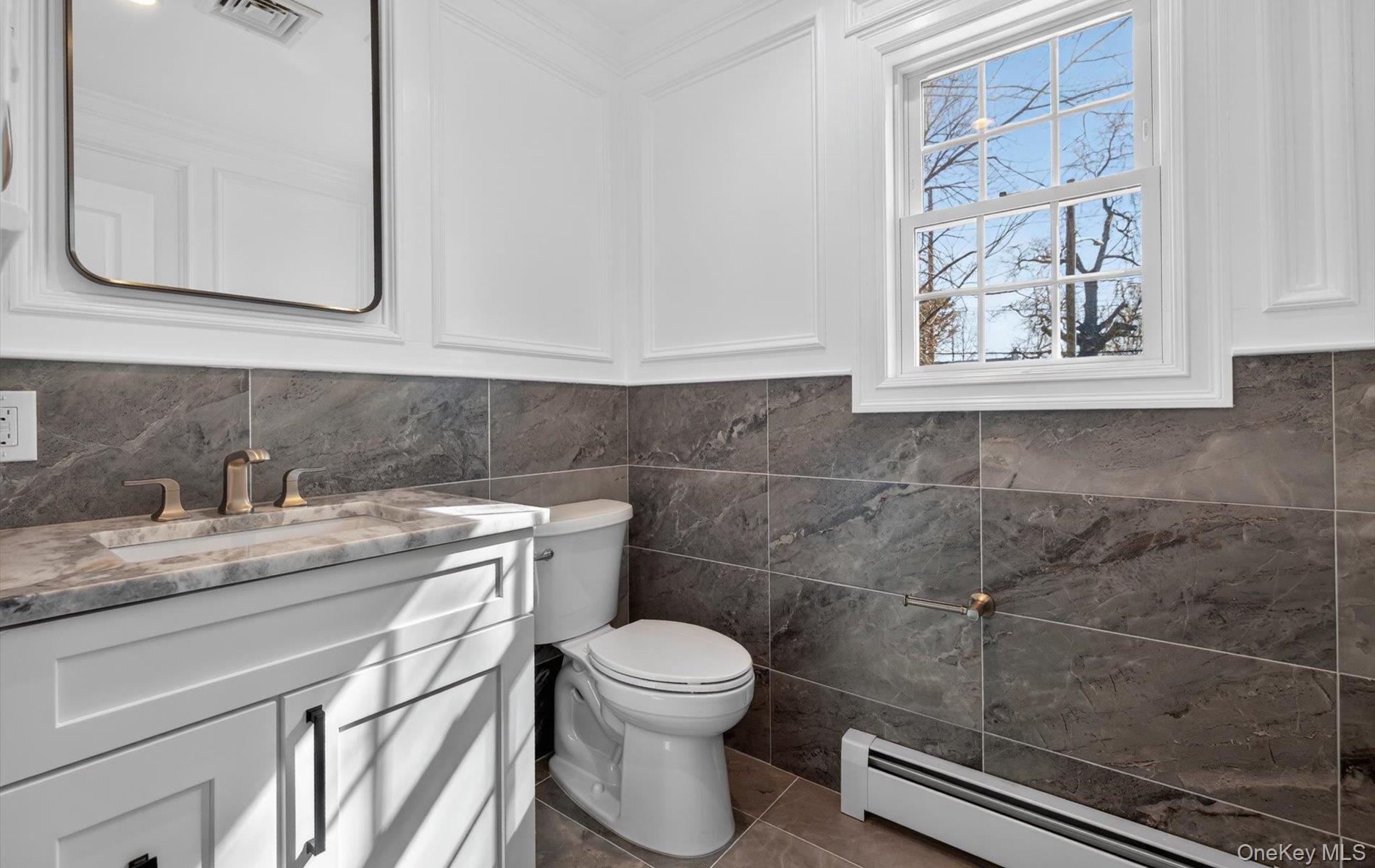 2461 Third Avenue Property Photo 7