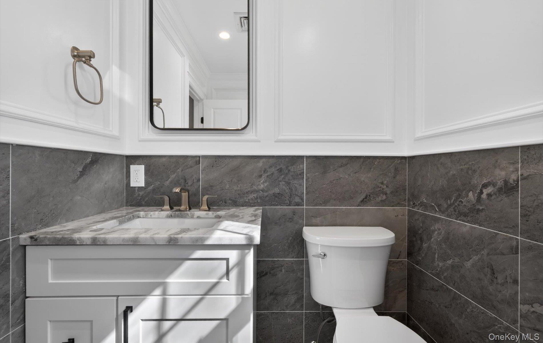 2461 Third Avenue Property Photo 8