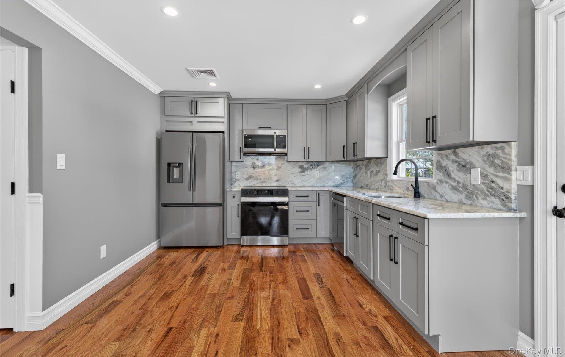 2461 Third Avenue Property Photo 12