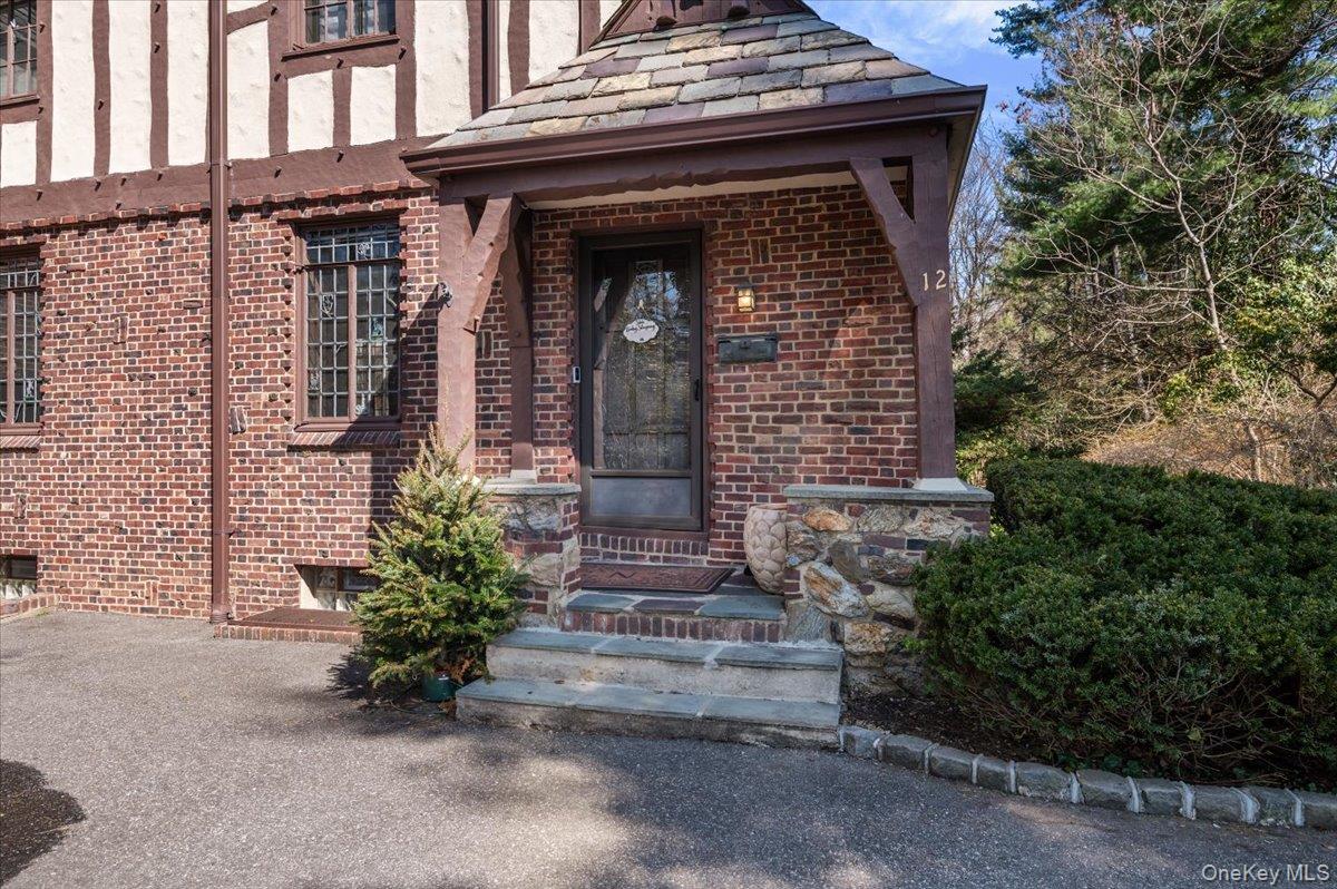 12 Hampton Road Property Photo 2