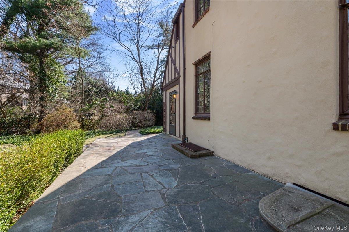 12 Hampton Road Property Photo 35