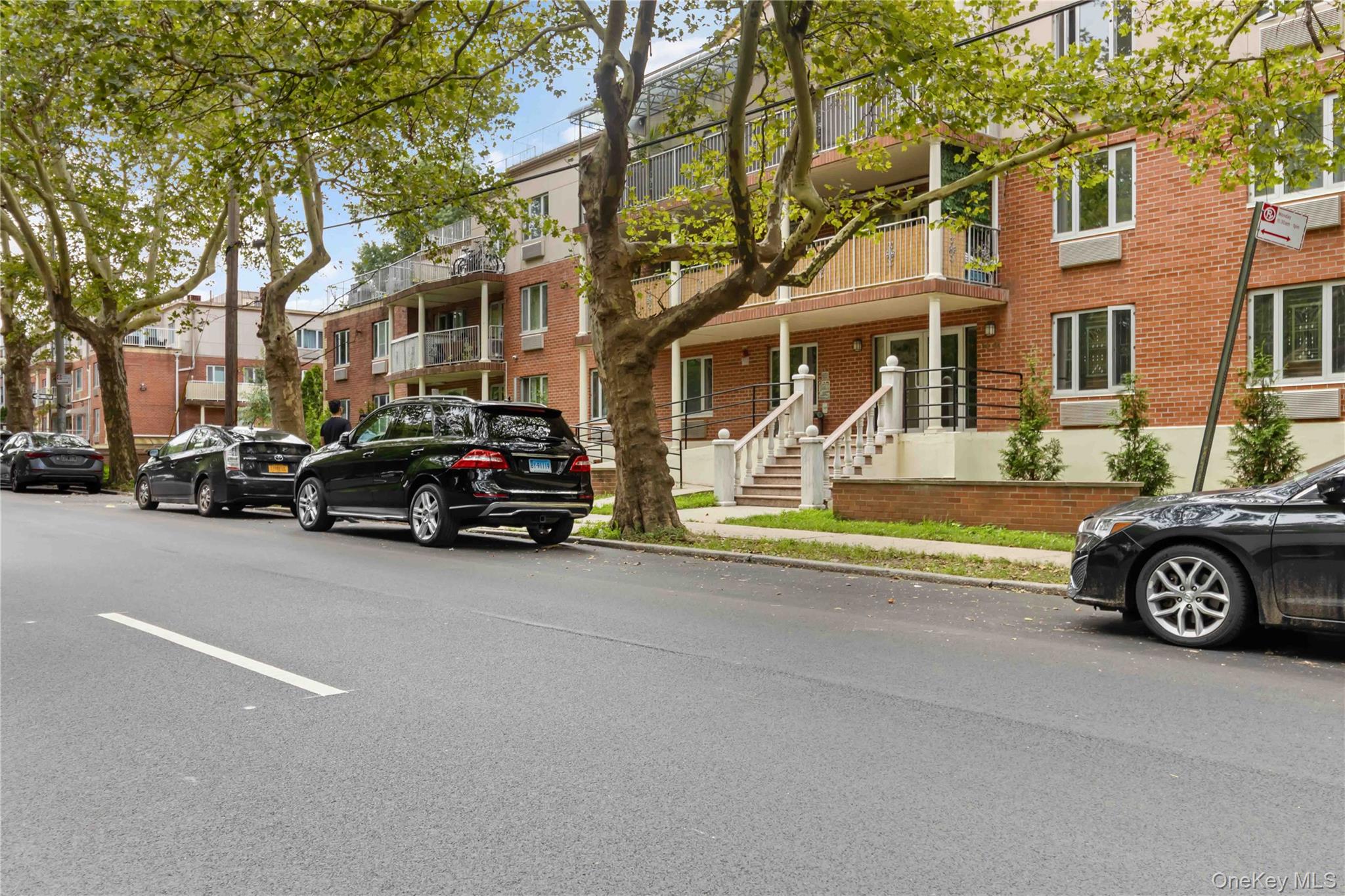 6434 Grand Central Parkway 1e Property Photo 1