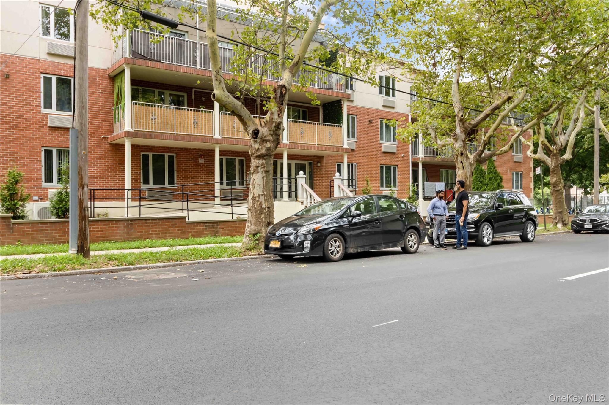 6434 Grand Central Parkway 1e Property Photo 2