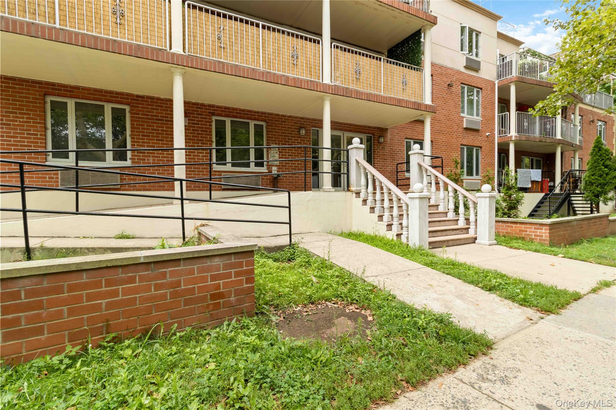 6434 Grand Central Parkway 1e Property Photo 3