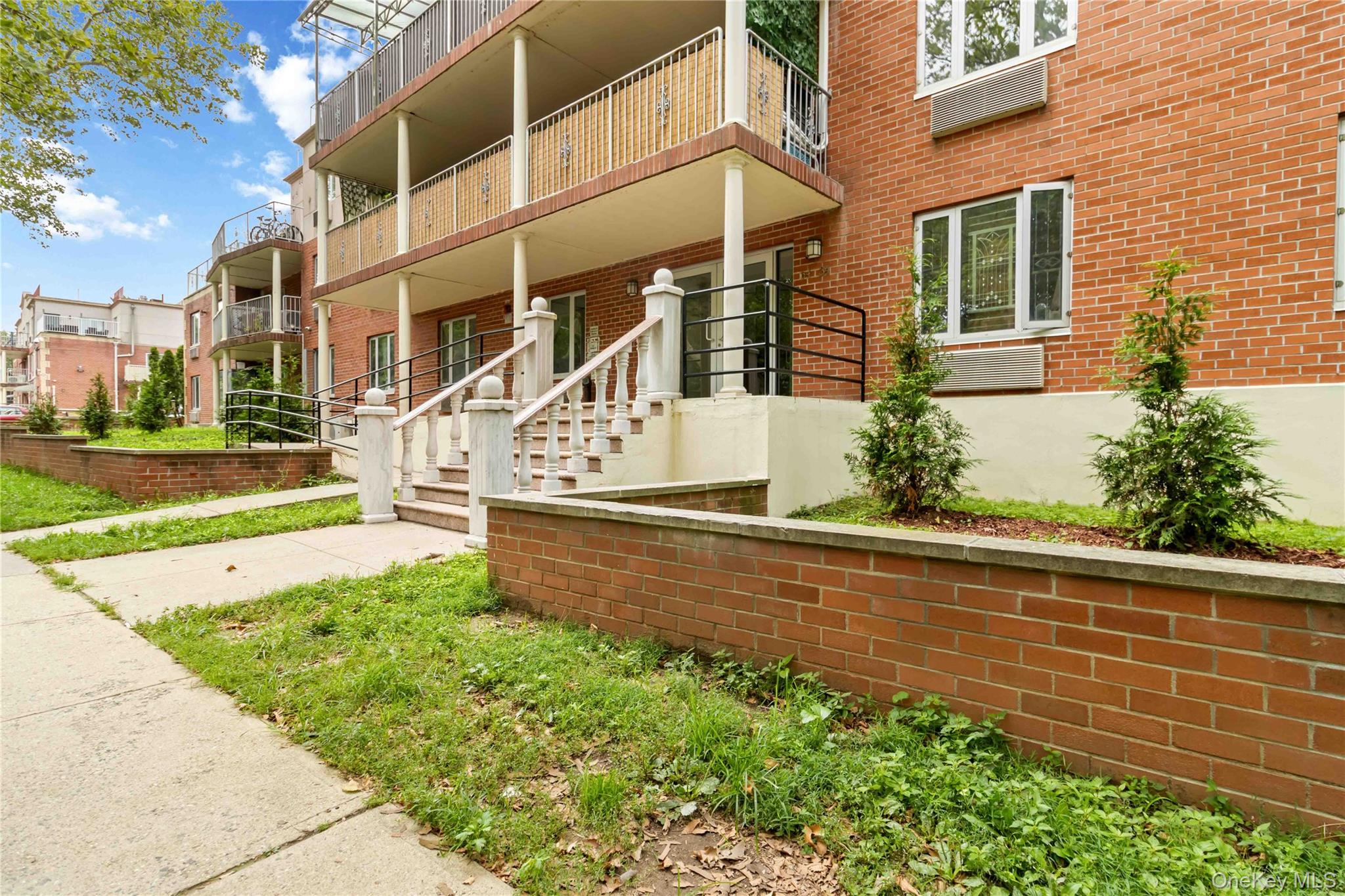 6434 Grand Central Parkway 1e Property Photo 4
