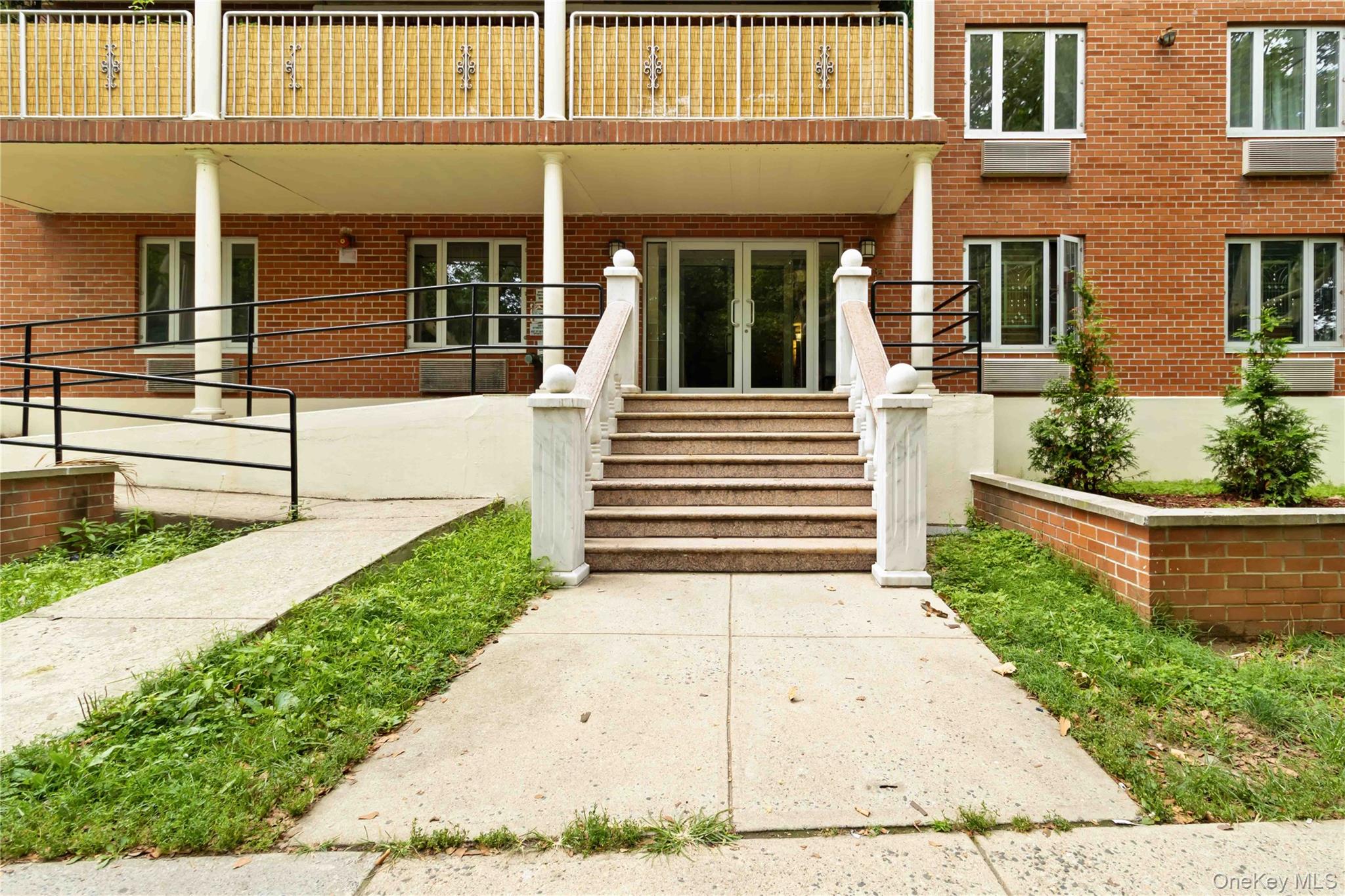 6434 Grand Central Parkway 1e Property Photo 5
