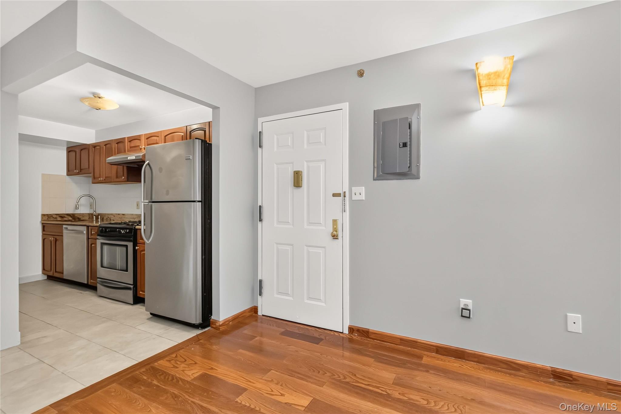6434 Grand Central Parkway 1e Property Photo 9