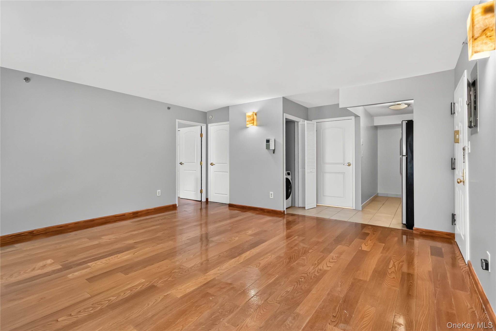 6434 Grand Central Parkway 1e Property Photo 11