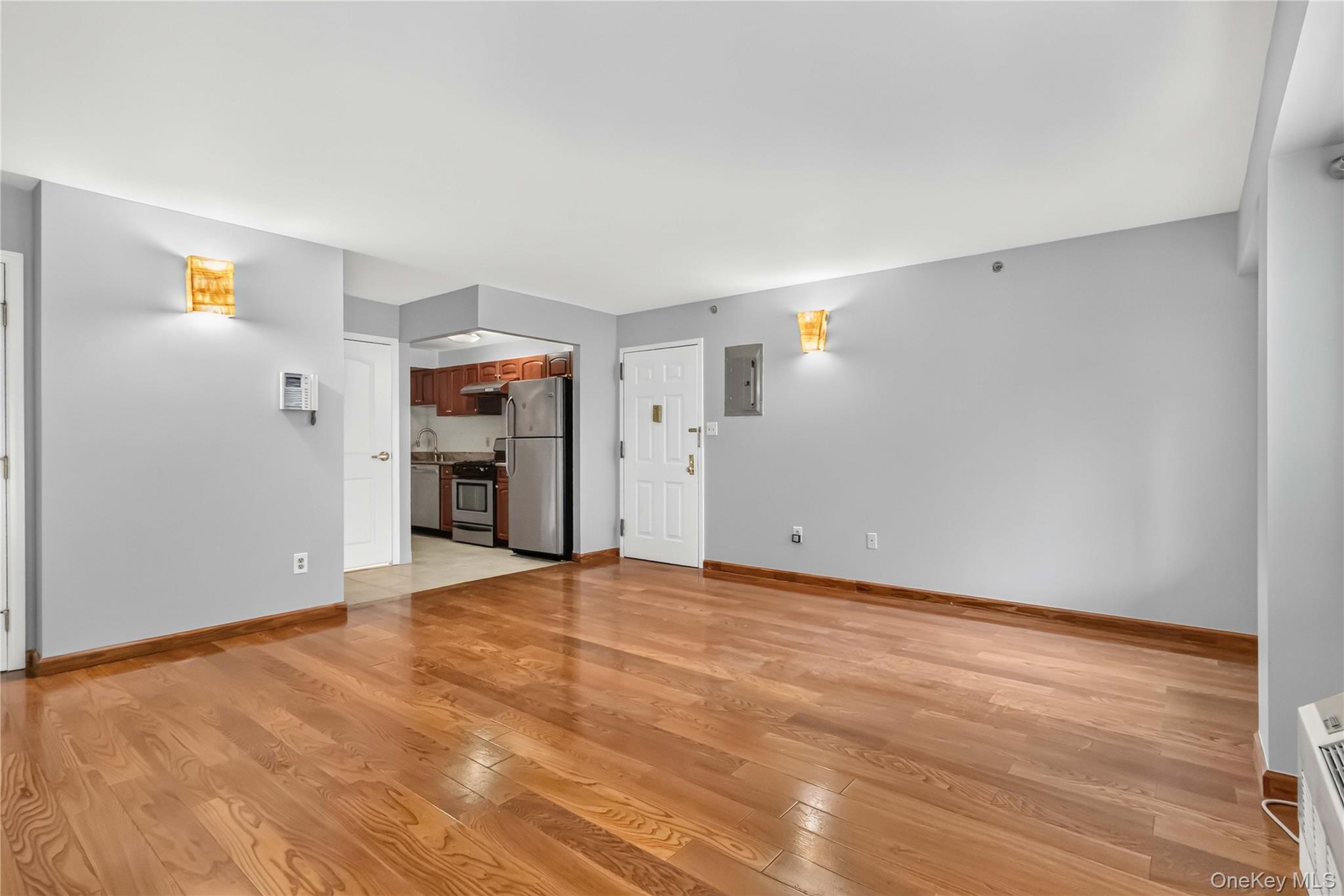 6434 Grand Central Parkway 1e Property Photo 12