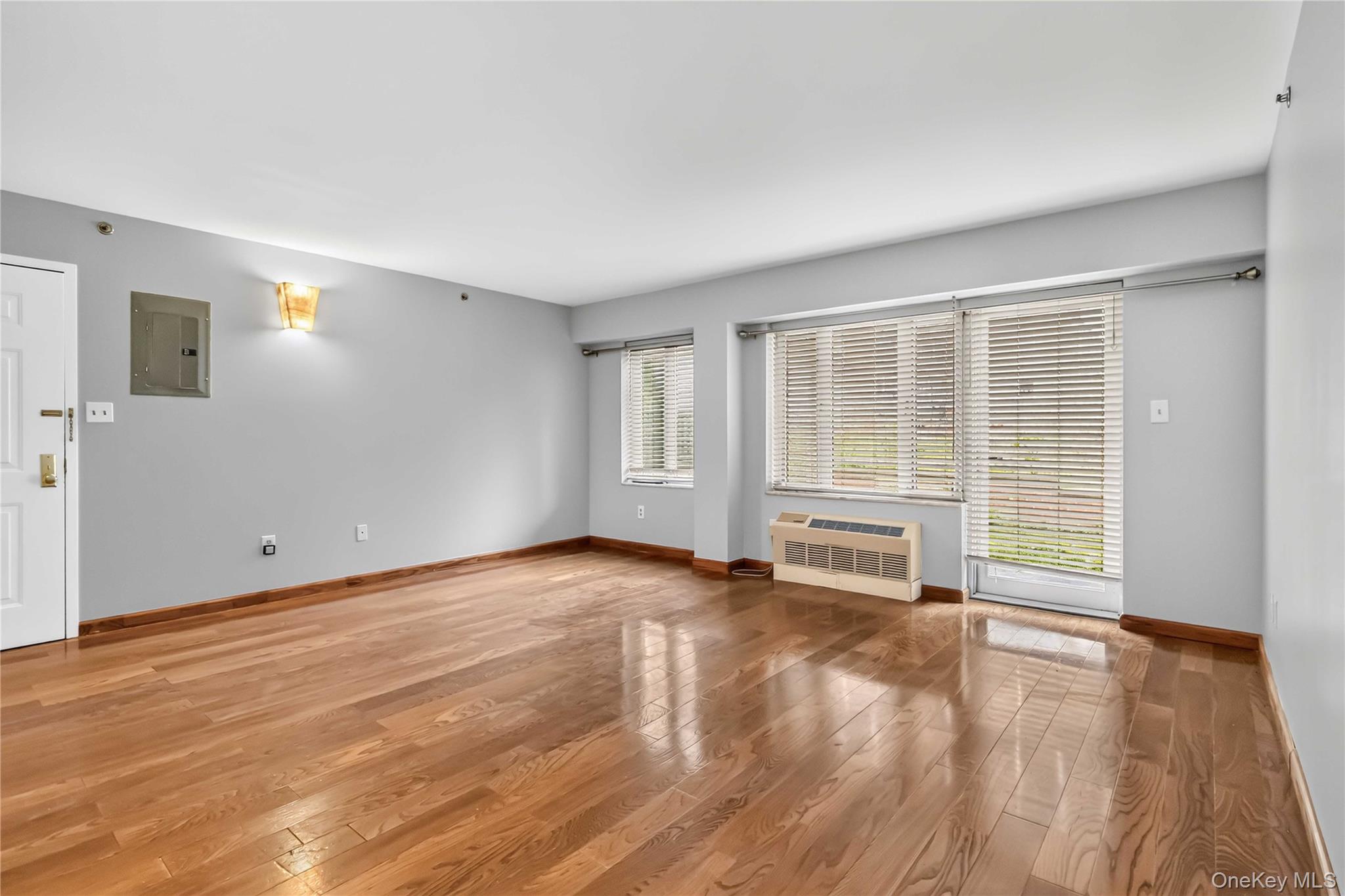6434 Grand Central Parkway 1e Property Photo 13