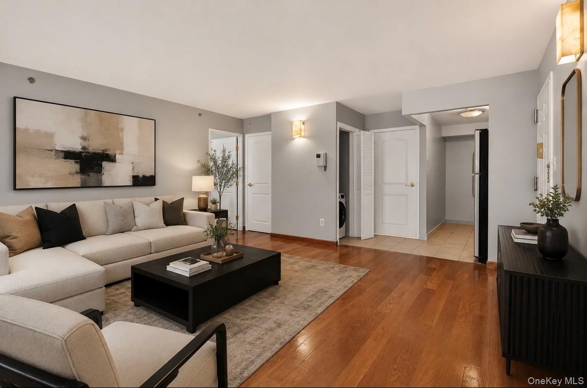 6434 Grand Central Parkway 1e Property Photo 14