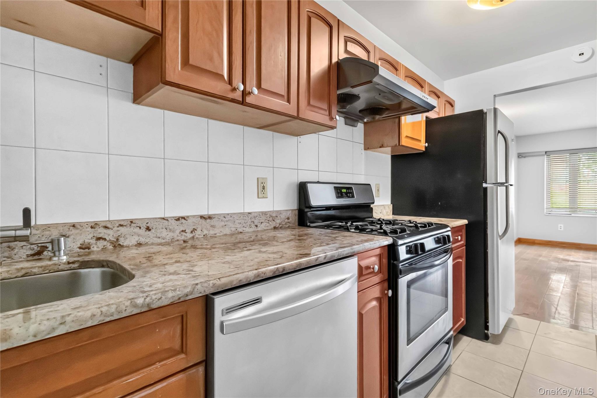 6434 Grand Central Parkway 1e Property Photo 17