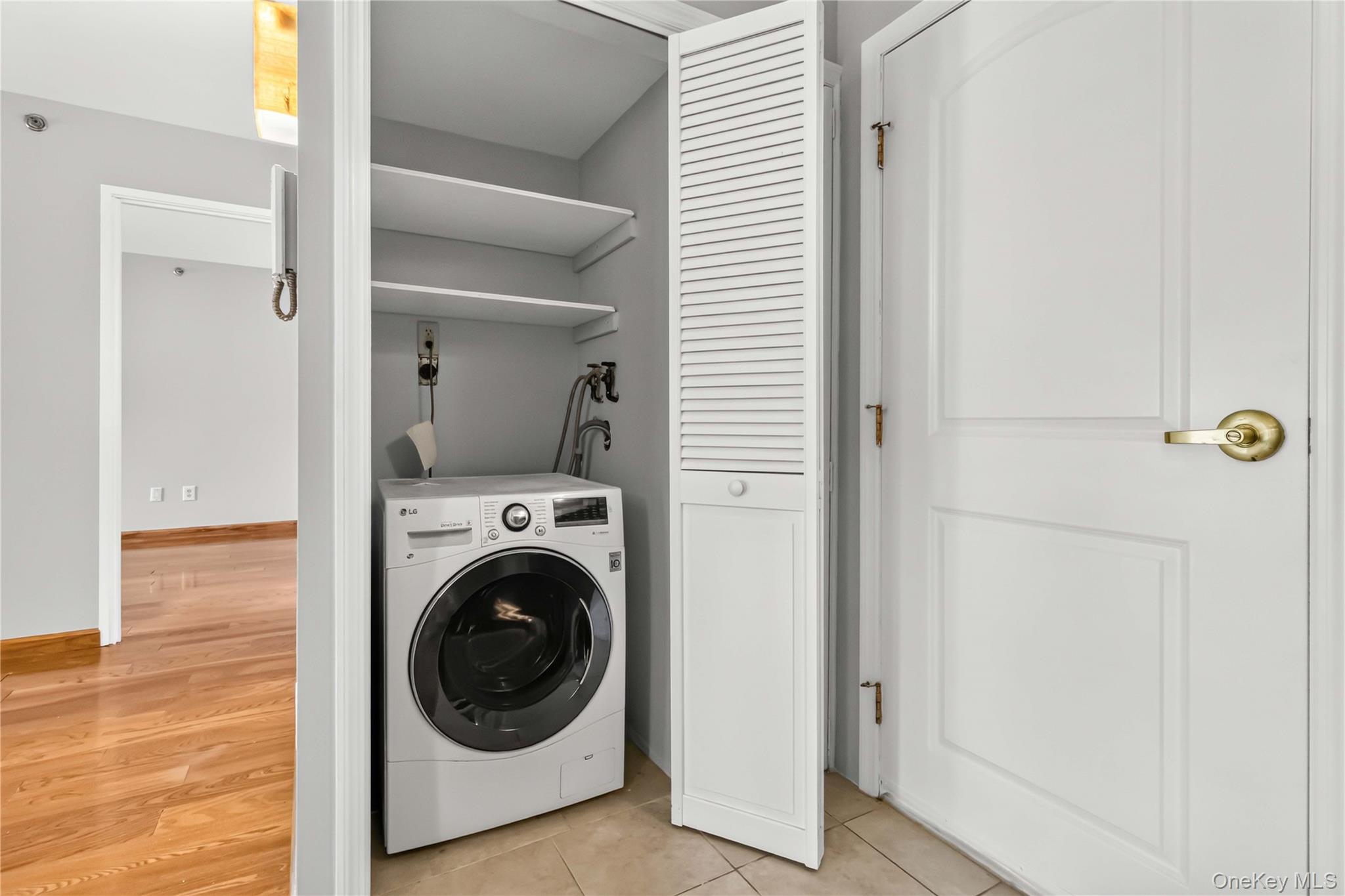 6434 Grand Central Parkway 1e Property Photo 18
