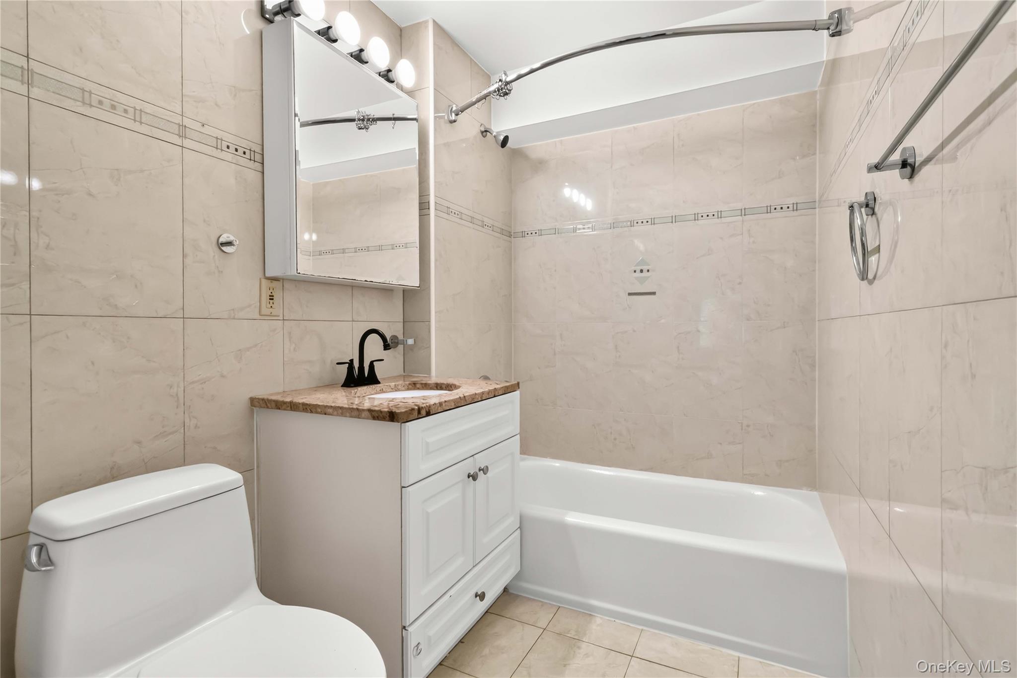 6434 Grand Central Parkway 1e Property Photo 19