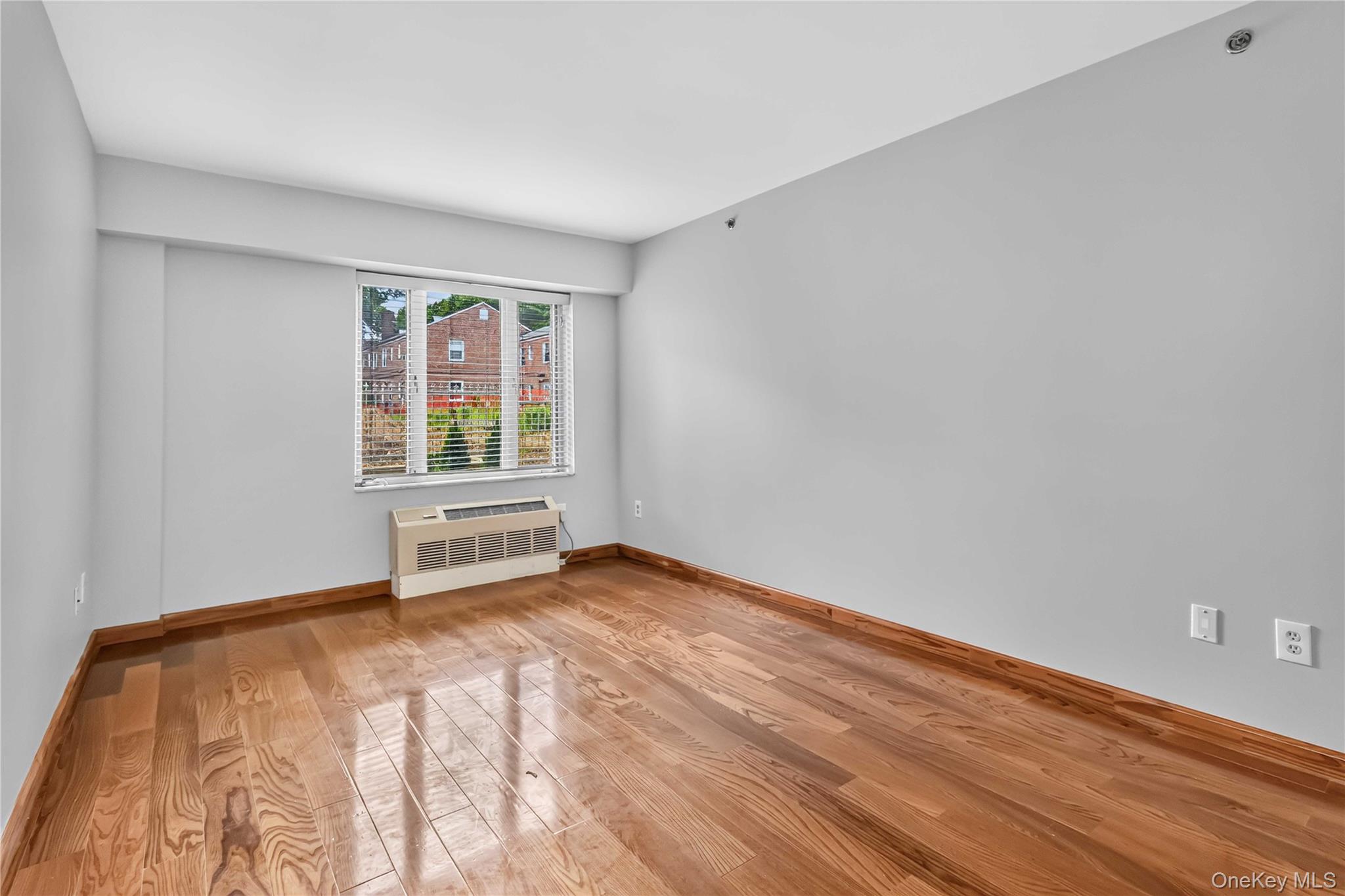 6434 Grand Central Parkway 1e Property Photo 20