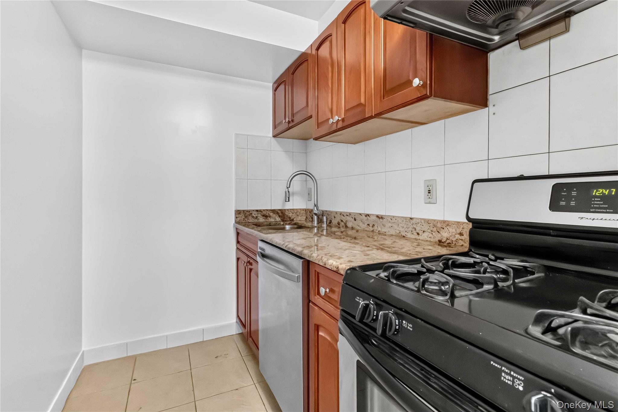 6434 Grand Central Parkway 1e Property Photo 25