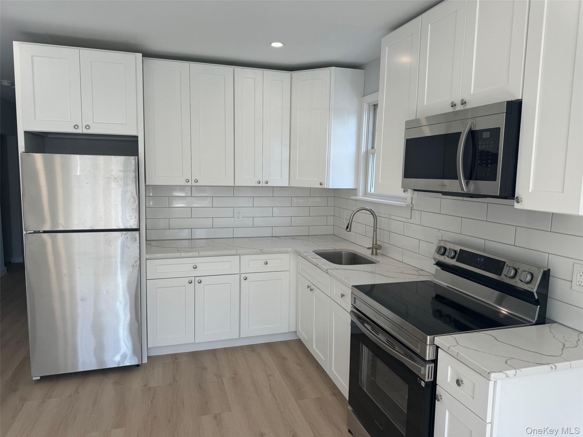 34 Bush Avenue 2r Property Photo 3