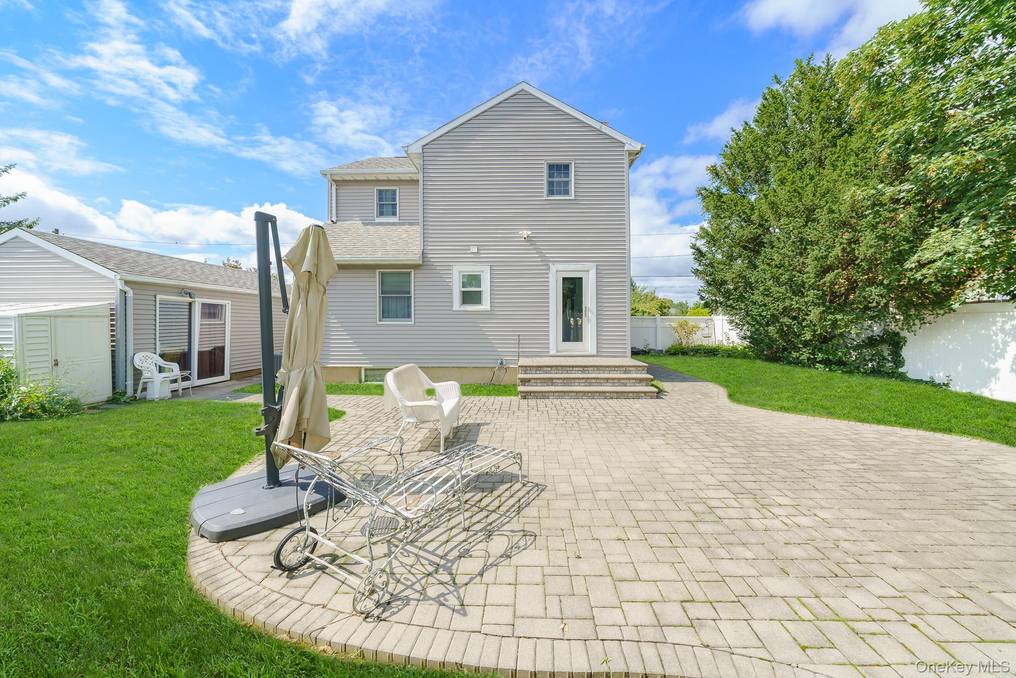 219 Leonard Street Property Photo 6