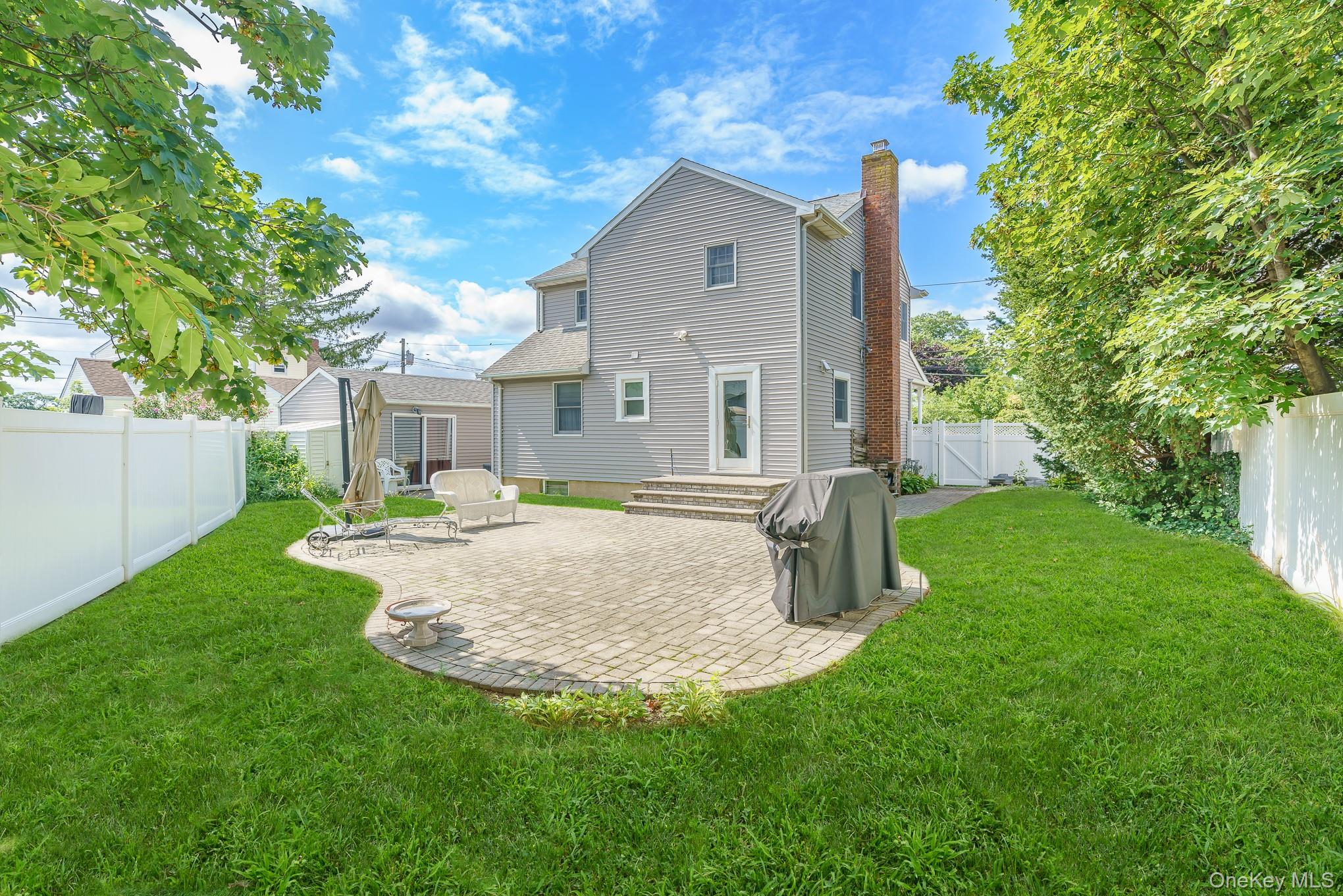 219 Leonard Street Property Photo 7
