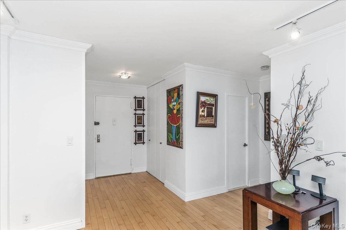 3965 52nd St Apt 8k Property Photo 5